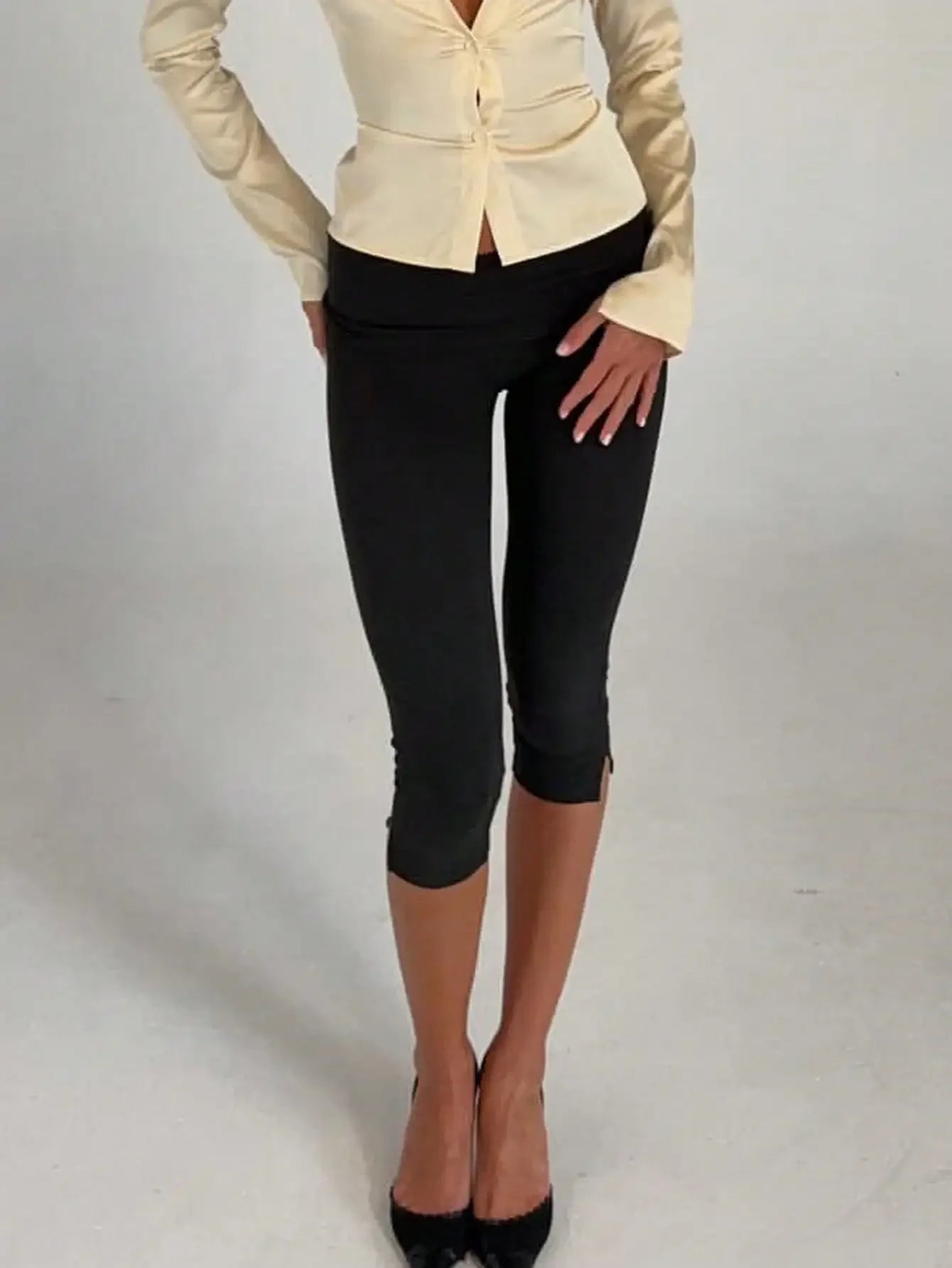 Women's Low Rise Capri Leggings With Fold Over Elastic Waistband