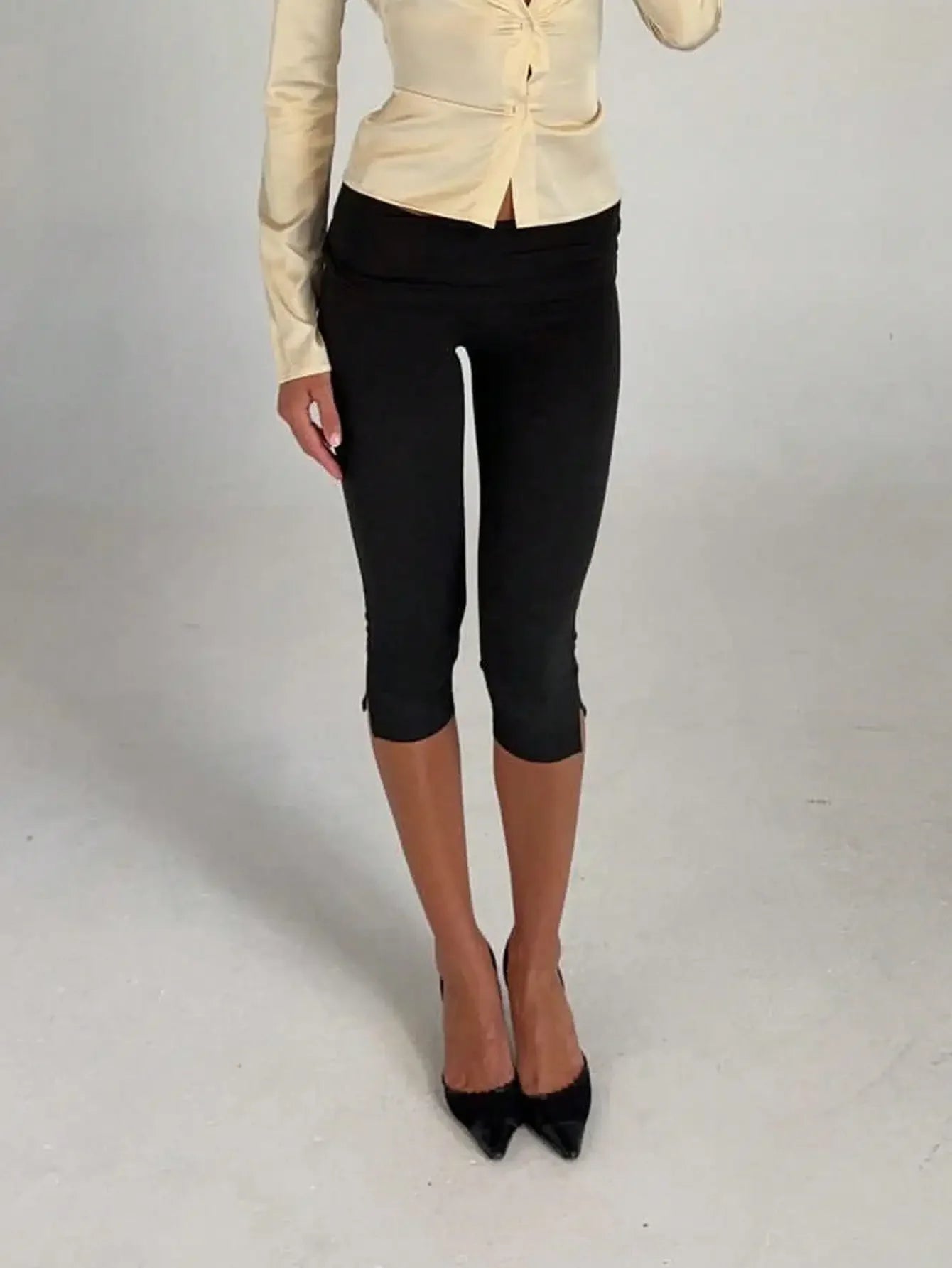 Women's Low Rise Capri Leggings With Fold Over Elastic Waistband