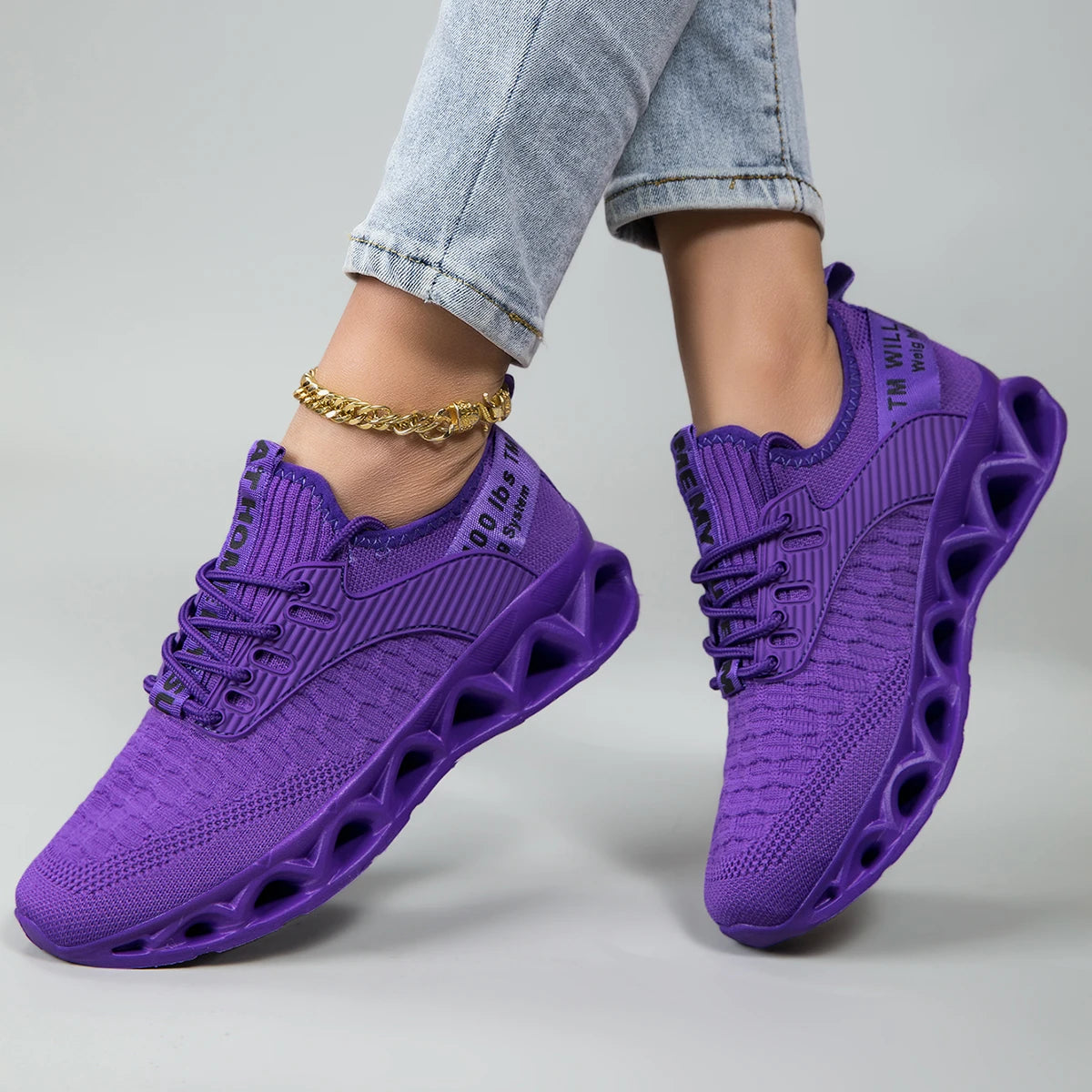 Breathable Women Running Sneakers Featuring Lightweight Blade Sole Design